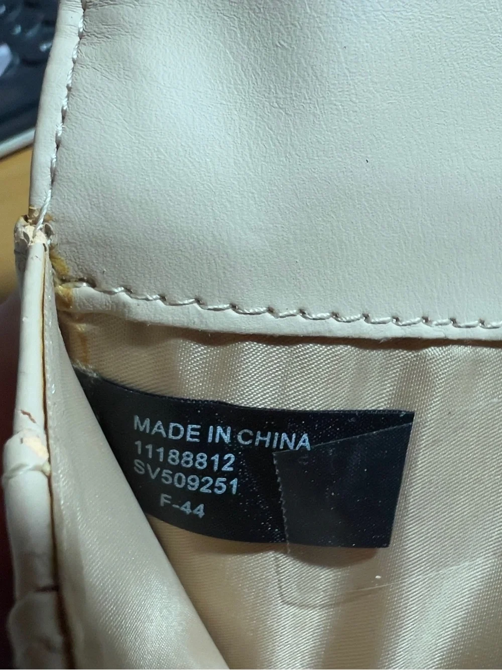 Guess compact wallet